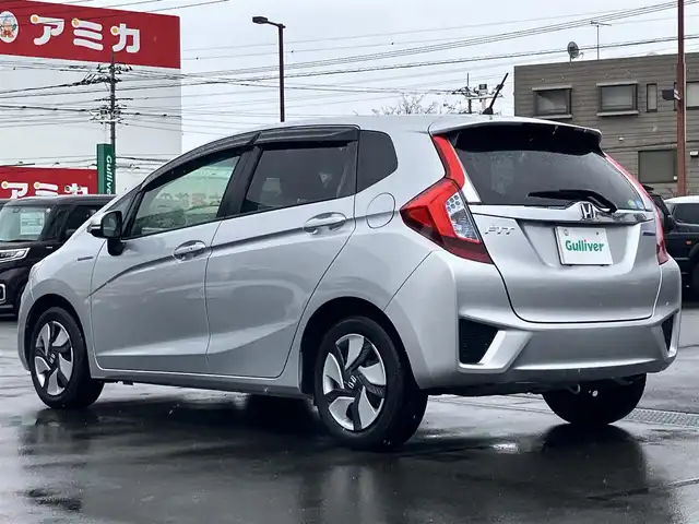 ホンダ フィット ハイブリット Lパッケージ 静岡県 2014(平26)年 7.9万km アラバスターシルバーメタリック エンジンスタートボタン/パワーステアリング/パワーウィンドウ/アイドリングストップ/スマートキー/スペアキー1本/オートエアコン/クルーズコントロール/ETC/ドライブレコーダー/SDナビ（CD/DVD/フルセグ）/純正フロアマット/ハーフレザーシート/ABS/横滑り防止装置/オートライト/LEDヘッドライト/Wエアバッグ