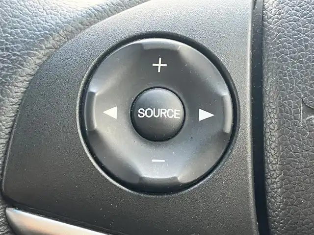 ホンダ フィット ハイブリット Lパッケージ 静岡県 2014(平26)年 7.9万km アラバスターシルバーメタリック エンジンスタートボタン/パワーステアリング/パワーウィンドウ/アイドリングストップ/スマートキー/スペアキー1本/オートエアコン/クルーズコントロール/ETC/ドライブレコーダー/SDナビ（CD/DVD/フルセグ）/純正フロアマット/ハーフレザーシート/ABS/横滑り防止装置/オートライト/LEDヘッドライト/Wエアバッグ