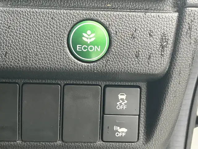 ホンダ フィット ハイブリット Lパッケージ 静岡県 2014(平26)年 7.9万km アラバスターシルバーメタリック エンジンスタートボタン/パワーステアリング/パワーウィンドウ/アイドリングストップ/スマートキー/スペアキー1本/オートエアコン/クルーズコントロール/ETC/ドライブレコーダー/SDナビ（CD/DVD/フルセグ）/純正フロアマット/ハーフレザーシート/ABS/横滑り防止装置/オートライト/LEDヘッドライト/Wエアバッグ