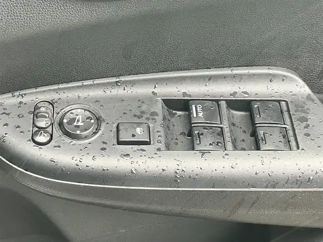 ホンダ フィット ハイブリット Lパッケージ 静岡県 2014(平26)年 7.9万km アラバスターシルバーメタリック エンジンスタートボタン/パワーステアリング/パワーウィンドウ/アイドリングストップ/スマートキー/スペアキー1本/オートエアコン/クルーズコントロール/ETC/ドライブレコーダー/SDナビ（CD/DVD/フルセグ）/純正フロアマット/ハーフレザーシート/ABS/横滑り防止装置/オートライト/LEDヘッドライト/Wエアバッグ