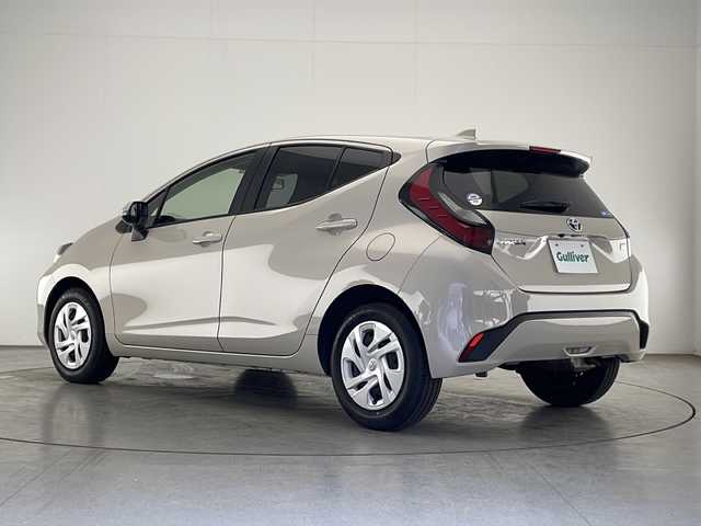 トヨタ アクア X 宮崎県 2022(令4)年 5.7万km クリアベージュメタリック ディスプレイオーディオ/AM/FM/Bluetooth/ステアリングスイッチ/クルーズコントロール/車線逸脱警報/衝突軽減ブレーキ/オートライト/オートハイビーム/オートエアコン/電動格納ミラー/バックカメラ/フロアマット/ETC