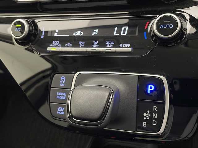 トヨタ アクア X 宮崎県 2022(令4)年 5.7万km クリアベージュメタリック ディスプレイオーディオ/AM/FM/Bluetooth/ステアリングスイッチ/クルーズコントロール/車線逸脱警報/衝突軽減ブレーキ/オートライト/オートハイビーム/オートエアコン/電動格納ミラー/バックカメラ/フロアマット/ETC