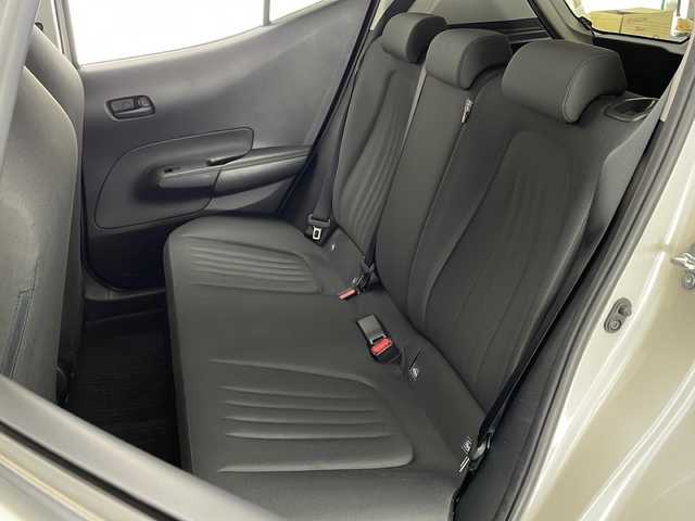 トヨタ アクア X 宮崎県 2022(令4)年 5.7万km クリアベージュメタリック ディスプレイオーディオ/AM/FM/Bluetooth/ステアリングスイッチ/クルーズコントロール/車線逸脱警報/衝突軽減ブレーキ/オートライト/オートハイビーム/オートエアコン/電動格納ミラー/バックカメラ/フロアマット/ETC