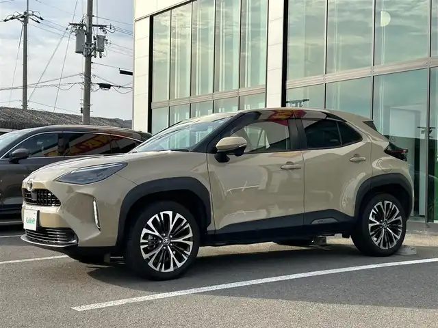 トヨタ ヤリスクロス ハイブリッド Z 和歌山県 2021(令3)年 4万km ベージュ 純正コネクトナビ/バックカメラ/(BT/AppleCarPlay/AndroidoAuto）/プリクラッシュセーフティー/レーダークルーズコントロール/レーンディパーチャーアラート/ロードサインアシスト/パーキングサポートブレーキ/クリアランスソナー/横滑り防止機能/純正アルミホイール/純正フロアマット/パワーシート/シートヒーター/ドライブレコーダー/ビルトインETC/LEDヘッドライト/オートライト/オートマチックハイビーム