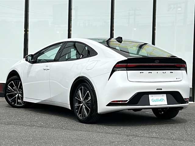 トヨタ プリウス Z 山形県 2024(令6)年 1.1万km プラチナホワイトパールマイカ レーダークルーズコントロール/純正12.3インチナビ/（Bluetooth/フルセグ)/全方位カメラ/電動パーキングブレーキ/置くだけ充電/本革ステアリング/BSM/寒冷地仕様/ガラスルーフ/DN席エアシート/DN席シートヒーター/DN席パワーシート/メモリシート/ビルトインETC2.0/純正フロアマット