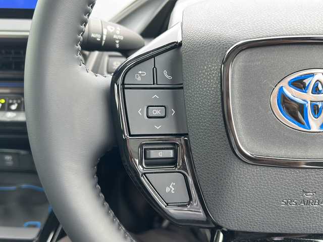 トヨタ プリウス Z 山形県 2024(令6)年 1.1万km プラチナホワイトパールマイカ レーダークルーズコントロール/純正12.3インチナビ/（Bluetooth/フルセグ)/全方位カメラ/電動パーキングブレーキ/置くだけ充電/本革ステアリング/BSM/寒冷地仕様/ガラスルーフ/DN席エアシート/DN席シートヒーター/DN席パワーシート/メモリシート/ビルトインETC2.0/純正フロアマット