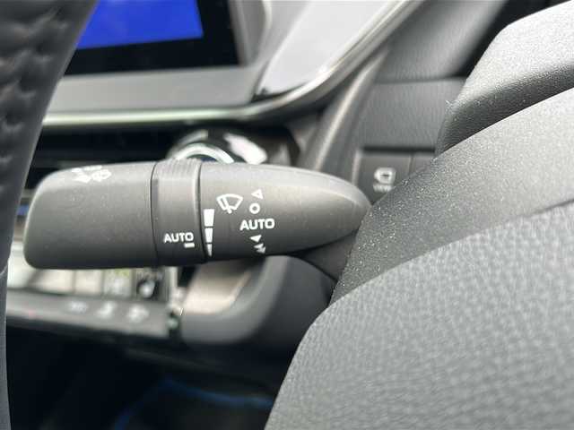 トヨタ プリウス Z 山形県 2024(令6)年 1.1万km プラチナホワイトパールマイカ レーダークルーズコントロール/純正12.3インチナビ/（Bluetooth/フルセグ)/全方位カメラ/電動パーキングブレーキ/置くだけ充電/本革ステアリング/BSM/寒冷地仕様/ガラスルーフ/DN席エアシート/DN席シートヒーター/DN席パワーシート/メモリシート/ビルトインETC2.0/純正フロアマット