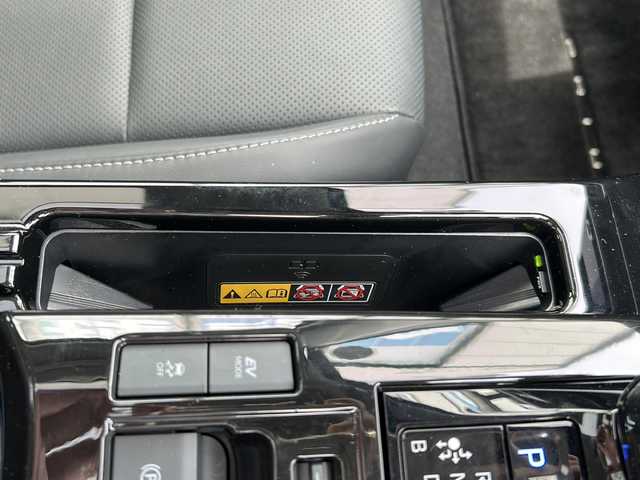 トヨタ プリウス Z 山形県 2024(令6)年 1.1万km プラチナホワイトパールマイカ レーダークルーズコントロール/純正12.3インチナビ/（Bluetooth/フルセグ)/全方位カメラ/電動パーキングブレーキ/置くだけ充電/本革ステアリング/BSM/寒冷地仕様/ガラスルーフ/DN席エアシート/DN席シートヒーター/DN席パワーシート/メモリシート/ビルトインETC2.0/純正フロアマット
