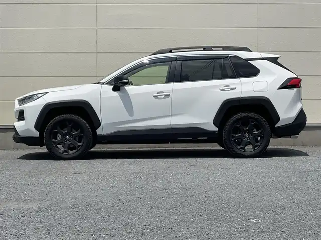 トヨタ ＲＡＶ４ アドベンチャー オフロードPKGⅡ 茨城県 2024(令6)年 0.7万km スーパーホワイトⅡ ワンオーナー/純正10.5インチナビ/全周囲カメラ/フルセグTV/ドラレコ前後/クルーズコントロール/コーナーセンサー前後/デジタルインナーミラー/レーンキープアシスト/横滑り防止装置/盗難防止装置/オートライト/オートマチックハイビーム/BSM/ETC2.0