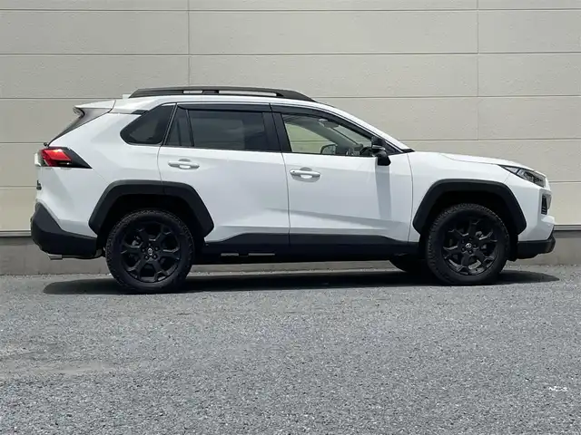 トヨタ ＲＡＶ４ アドベンチャー オフロードPKGⅡ 茨城県 2024(令6)年 0.7万km スーパーホワイトⅡ ワンオーナー/純正10.5インチナビ/全周囲カメラ/フルセグTV/ドラレコ前後/クルーズコントロール/コーナーセンサー前後/デジタルインナーミラー/レーンキープアシスト/横滑り防止装置/盗難防止装置/オートライト/オートマチックハイビーム/BSM/ETC2.0