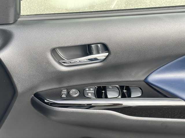 日産 セレナ e-パワー オーテック スポーツスペック 福岡県 2021(令3)年 5.4万km ブリリアントホワイトパール 純正10インチナビ/フルセグTV/CD/DVD再生機能有/Bluetooth/全周囲カメラ/プロパイロット/11インチフリップダウンモニター/デジタルインナーミラー/純正ドラレコ/純正17インチアルミ