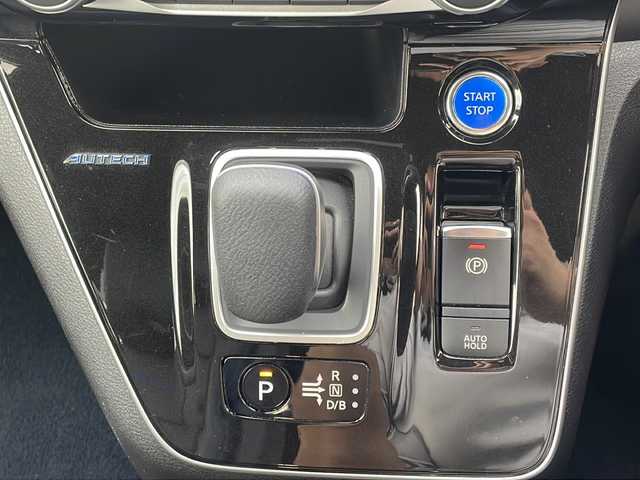 日産 セレナ e-パワー オーテック スポーツスペック 福岡県 2021(令3)年 5.4万km ブリリアントホワイトパール 純正10インチナビ/フルセグTV/CD/DVD再生機能有/Bluetooth/全周囲カメラ/プロパイロット/11インチフリップダウンモニター/デジタルインナーミラー/純正ドラレコ/純正17インチアルミ