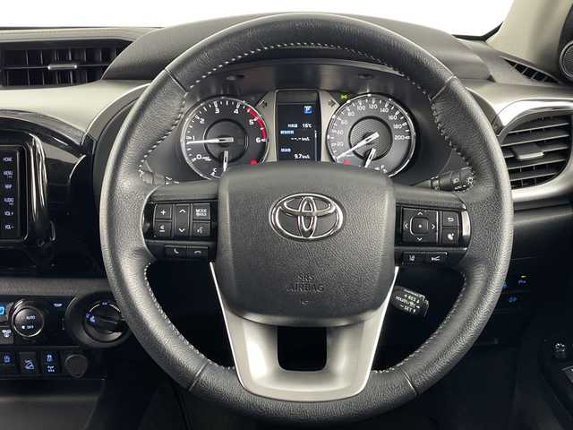 トヨタ ハイラックス Z 愛知県 2022(令4)年 3.7万km アティチュードブラックマイカ 禁煙車/４WD/ディーゼル/ターボ/純正７インチナビ/（CD/DVD/Bluetooth/フルセグTV/HDMI)/バックカメラ/トヨタセーフティセンス/・プリクラッシュセーフティ/・レーンディパーチャーアラート/・レーダークルーズコントロール/・パーキングセンサー/ETC/ドライブレコーダー/デジタルインナーミラー/ARBキャノピー/アイドリングストップ/ダウンヒルアシスト/センターデフロック/排出ガス浄化装置/パワーヒーター/純正１７インチアルミホイール/スマートキー/プッシュスタート/LEDヘッドライト/フロントフォグランプ/オートライト/フロアマット/横滑り防止装置