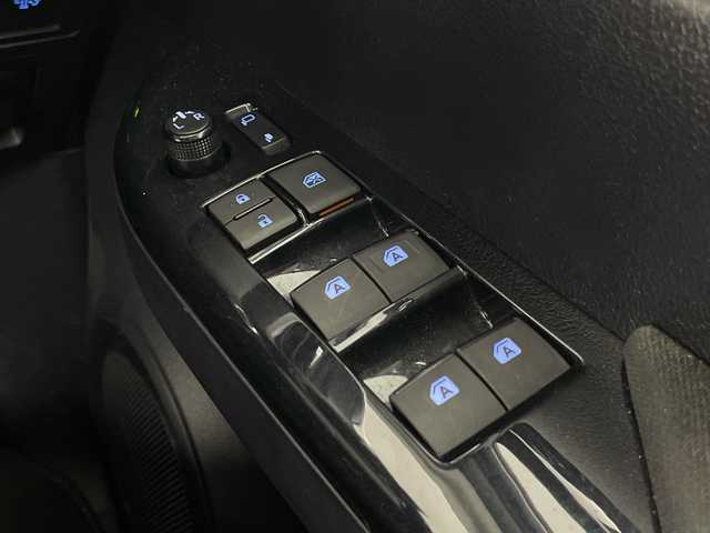 トヨタ ハイラックス Z 愛知県 2022(令4)年 3.7万km アティチュードブラックマイカ 禁煙車/４WD/ディーゼル/ターボ/純正７インチナビ/（CD/DVD/Bluetooth/フルセグTV/HDMI)/バックカメラ/トヨタセーフティセンス/・プリクラッシュセーフティ/・レーンディパーチャーアラート/・レーダークルーズコントロール/・パーキングセンサー/ETC/ドライブレコーダー/デジタルインナーミラー/ARBキャノピー/アイドリングストップ/ダウンヒルアシスト/センターデフロック/排出ガス浄化装置/パワーヒーター/純正１７インチアルミホイール/スマートキー/プッシュスタート/LEDヘッドライト/フロントフォグランプ/オートライト/フロアマット/横滑り防止装置