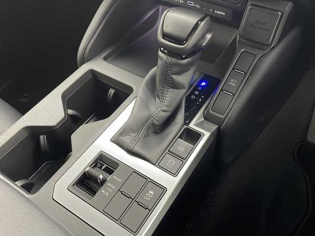 トヨタ ランドクルーザー ２５０ VX 千葉県 2024(令6)年 1万km プラチナホワイトパールマイカ フルタイム4WD/サンルーフ/トヨタセーフティセンス/・プリクラッシュセーフティ/・レーンディパーチャーアラート/・ブラインドスポットモニター/・クリアランスソナー/・ロードサインアシスト/・アダプティブクルーズコントロール/12.3インチコネクティッドナビ付ディスプレイオーディオ/・Bluetooth/・HDMI/・フルセグTV/・Miracast/アラウンドビューモニター/パワーバックドア/3眼LEDヘッドランプ/ブラックレザーシート/D席パワーシート/前席シートヒーター/エアシート/純正18インチアルミホイール/デジタルインナーミラー/パーキングスイッチ/ブレーキホールド/ステアリングヒーター/デュアルエアコン/ビルトインETC2.0/スマートキー×2/プッシュスタート
