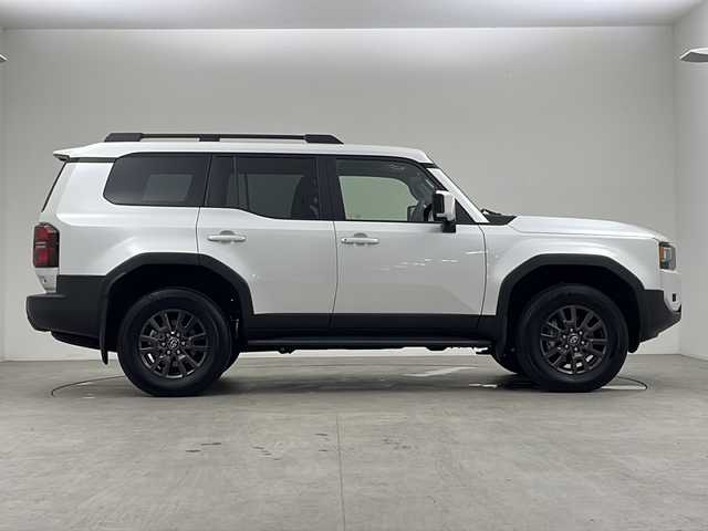 トヨタ ランドクルーザー ２５０ VX 千葉県 2024(令6)年 1万km プラチナホワイトパールマイカ フルタイム4WD/サンルーフ/トヨタセーフティセンス/・プリクラッシュセーフティ/・レーンディパーチャーアラート/・ブラインドスポットモニター/・クリアランスソナー/・ロードサインアシスト/・アダプティブクルーズコントロール/12.3インチコネクティッドナビ付ディスプレイオーディオ/・Bluetooth/・HDMI/・フルセグTV/・Miracast/アラウンドビューモニター/パワーバックドア/3眼LEDヘッドランプ/ブラックレザーシート/D席パワーシート/前席シートヒーター/エアシート/純正18インチアルミホイール/デジタルインナーミラー/パーキングスイッチ/ブレーキホールド/ステアリングヒーター/デュアルエアコン/ビルトインETC2.0/スマートキー×2/プッシュスタート