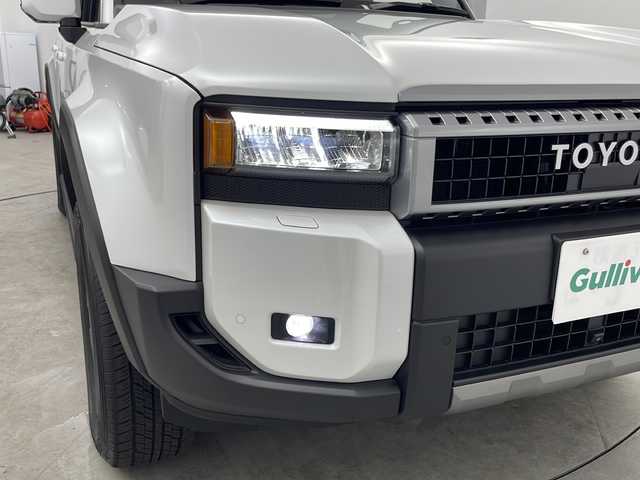 トヨタ ランドクルーザー ２５０ VX 千葉県 2024(令6)年 1万km プラチナホワイトパールマイカ フルタイム4WD/サンルーフ/トヨタセーフティセンス/・プリクラッシュセーフティ/・レーンディパーチャーアラート/・ブラインドスポットモニター/・クリアランスソナー/・ロードサインアシスト/・アダプティブクルーズコントロール/12.3インチコネクティッドナビ付ディスプレイオーディオ/・Bluetooth/・HDMI/・フルセグTV/・Miracast/アラウンドビューモニター/パワーバックドア/3眼LEDヘッドランプ/ブラックレザーシート/D席パワーシート/前席シートヒーター/エアシート/純正18インチアルミホイール/デジタルインナーミラー/パーキングスイッチ/ブレーキホールド/ステアリングヒーター/デュアルエアコン/ビルトインETC2.0/スマートキー×2/プッシュスタート