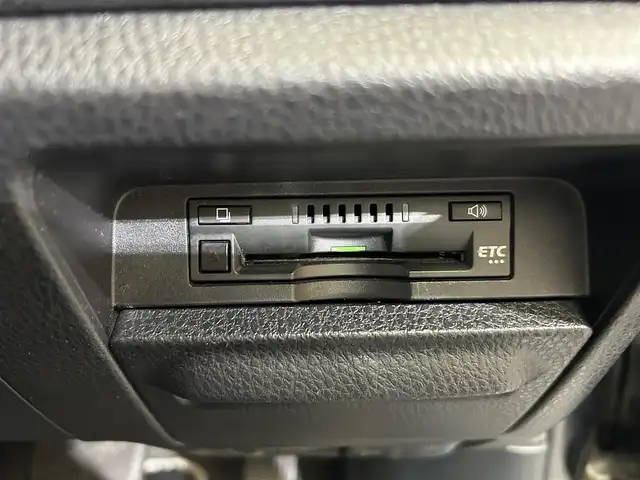 トヨタ ヴォクシー ZS 煌Ⅲ 愛媛県 2021(令3)年 2.6万km ブラック ・１０型ナビ（フルセグＴＶ・ＢＴ・ＣＤ・ＤＶＤ・ＳＤ・ＦＭ・ＡＭ）/・バックカメラ　/・１２．１型後席モニター　/・クルーズコントロール　/・ＥＴＣ　/・衝突軽減ブレーキ　/・オートマチックハイビーム　/・レーンキープアシスト/・両側パワースライドドア/・USB充電