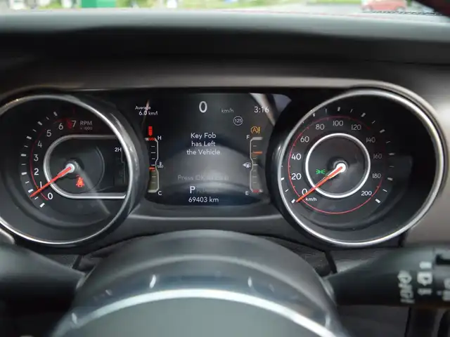 クライスラー・ジープ ジープ ラングラー アンリミテッド ルビコン スカイワンタッチパワートップ 栃木県 2019(令1)年 7万km 黄 49台限定車/電動開閉式ルーフ/4WD/純正ナビ/[AM/FM/BT/AUX/USB/ワンセグ]/衝突被害軽減ブレーキ/BSM/ACC/フロント＆リアパークアシスト/ヒルスタートアシスト/ヒルディセントコントロール/前席シートヒーター/ステアリングヒーター/バックカメラ/ETC/前後ドラレコ一体型デジタルインナーミラー/AC１１５V/LEDヘッドライト/フォグランプ/オートライト/スマートスペアキー×１/保証書/取扱説明書/カラーコードPYV(ヘラヤライエロー)