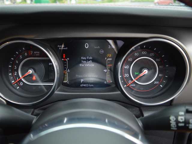 クライスラー・ジープ ジープ ラングラー アンリミテッド ルビコン スカイワンタッチパワートップ 栃木県 2019(令1)年 7万km 黄 イエロー49台限定車/電動開閉式ルーフ/4WD/純正ナビ/[AM/FM/BT/AUX/USB/ワンセグ]/衝突被害軽減ブレーキ/BSM/ACC/フロント＆リアパークアシスト/ヒルスタートアシスト/ヒルディセントコントロール/前席シートヒーター/ステアリングヒーター/バックカメラ/ETC/前後ドラレコ一体型デジタルインナーミラー/AC１１５V/LEDヘッドライト/フォグランプ/オートライト/スマートスペアキー×１/保証書/取扱説明書/カラーコードPYV(ヘラヤライエロー)