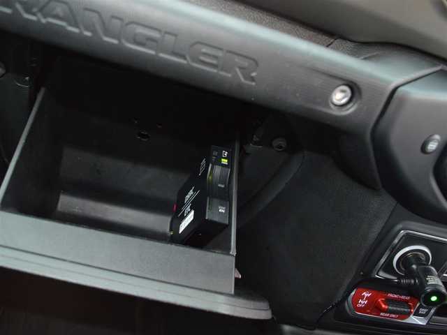 クライスラー・ジープ ジープ ラングラー アンリミテッド ルビコン スカイワンタッチパワートップ 栃木県 2019(令1)年 7万km 黄 イエロー49台限定車/電動開閉式ルーフ/4WD/純正ナビ/[AM/FM/BT/AUX/USB/ワンセグ]/衝突被害軽減ブレーキ/BSM/ACC/フロント＆リアパークアシスト/ヒルスタートアシスト/ヒルディセントコントロール/前席シートヒーター/ステアリングヒーター/バックカメラ/ETC/前後ドラレコ一体型デジタルインナーミラー/AC１１５V/LEDヘッドライト/フォグランプ/オートライト/スマートスペアキー×１/保証書/取扱説明書/カラーコードPYV(ヘラヤライエロー)