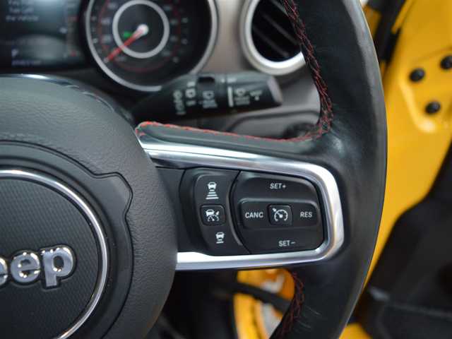 クライスラー・ジープ ジープ ラングラー アンリミテッド ルビコン スカイワンタッチパワートップ 栃木県 2019(令1)年 7万km 黄 イエロー49台限定車/電動開閉式ルーフ/4WD/純正ナビ/[AM/FM/BT/AUX/USB/ワンセグ]/衝突被害軽減ブレーキ/BSM/ACC/フロント＆リアパークアシスト/ヒルスタートアシスト/ヒルディセントコントロール/前席シートヒーター/ステアリングヒーター/バックカメラ/ETC/前後ドラレコ一体型デジタルインナーミラー/AC１１５V/LEDヘッドライト/フォグランプ/オートライト/スマートスペアキー×１/保証書/取扱説明書/カラーコードPYV(ヘラヤライエロー)