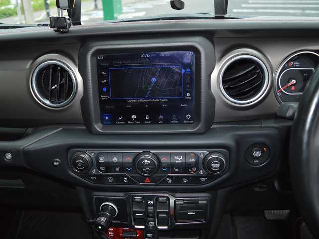 クライスラー・ジープ ジープ ラングラー アンリミテッド ルビコン スカイワンタッチパワートップ 栃木県 2019(令1)年 7万km 黄 イエロー49台限定車/電動開閉式ルーフ/4WD/純正ナビ/[AM/FM/BT/AUX/USB/ワンセグ]/衝突被害軽減ブレーキ/BSM/ACC/フロント＆リアパークアシスト/ヒルスタートアシスト/ヒルディセントコントロール/前席シートヒーター/ステアリングヒーター/バックカメラ/ETC/前後ドラレコ一体型デジタルインナーミラー/AC１１５V/LEDヘッドライト/フォグランプ/オートライト/スマートスペアキー×１/保証書/取扱説明書/カラーコードPYV(ヘラヤライエロー)