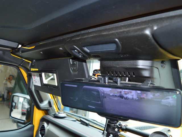 クライスラー・ジープ ジープ ラングラー アンリミテッド ルビコン スカイワンタッチパワートップ 栃木県 2019(令1)年 7万km 黄 イエロー49台限定車/電動開閉式ルーフ/4WD/純正ナビ/[AM/FM/BT/AUX/USB/ワンセグ]/衝突被害軽減ブレーキ/BSM/ACC/フロント＆リアパークアシスト/ヒルスタートアシスト/ヒルディセントコントロール/前席シートヒーター/ステアリングヒーター/バックカメラ/ETC/前後ドラレコ一体型デジタルインナーミラー/AC１１５V/LEDヘッドライト/フォグランプ/オートライト/スマートスペアキー×１/保証書/取扱説明書/カラーコードPYV(ヘラヤライエロー)