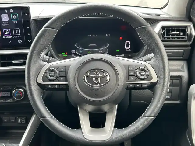 トヨタ ライズ Z 静岡県 2022(令4)年 5.3万km ブラックマイカメタリック 純正ディスプレイオーディオ/　（AppleCarPlay/AndroidAuto/Bluetooth）/フルセグTV/全方位カメラ/バックカメラ/スマートアシスト/衝突被害軽減システム/レーンキープアシスト/横滑り防止装置/前後コーナーセンサー/レーダークルーズコントロール/前席シートヒーター/ビルトインETC2.0/社外前後ドライブレコーダー/プッシュスタート/スマートキー/電動パーキングブレーキ/オートホールド/スペアキー×１/社外エアロ（フロント、サイド、リア）/純正フロアマット/ドアバイザー/純正17インチアルミホイール/LEDヘッドライト/オートマチックハイビーム