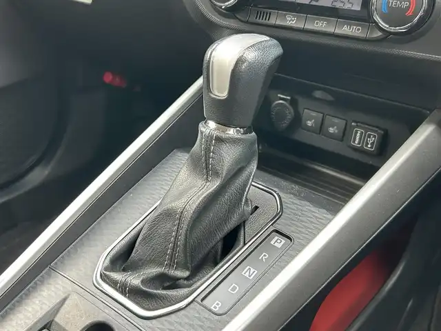 トヨタ ライズ Z 静岡県 2022(令4)年 5.3万km ブラックマイカメタリック 純正ディスプレイオーディオ/　（AppleCarPlay/AndroidAuto/Bluetooth）/フルセグTV/全方位カメラ/バックカメラ/スマートアシスト/衝突被害軽減システム/レーンキープアシスト/横滑り防止装置/前後コーナーセンサー/レーダークルーズコントロール/前席シートヒーター/ビルトインETC2.0/社外前後ドライブレコーダー/プッシュスタート/スマートキー/電動パーキングブレーキ/オートホールド/スペアキー×１/社外エアロ（フロント、サイド、リア）/純正フロアマット/ドアバイザー/純正17インチアルミホイール/LEDヘッドライト/オートマチックハイビーム