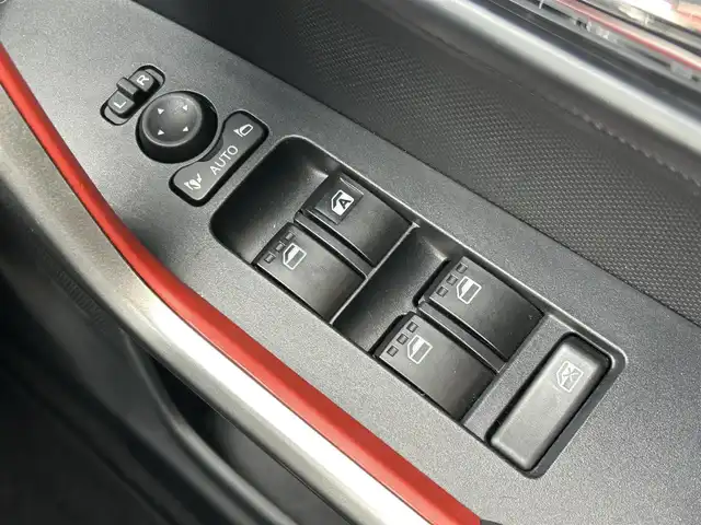 トヨタ ライズ Z 静岡県 2022(令4)年 5.3万km ブラックマイカメタリック 純正ディスプレイオーディオ/　（AppleCarPlay/AndroidAuto/Bluetooth）/フルセグTV/全方位カメラ/バックカメラ/スマートアシスト/衝突被害軽減システム/レーンキープアシスト/横滑り防止装置/前後コーナーセンサー/レーダークルーズコントロール/前席シートヒーター/ビルトインETC2.0/社外前後ドライブレコーダー/プッシュスタート/スマートキー/電動パーキングブレーキ/オートホールド/スペアキー×１/社外エアロ（フロント、サイド、リア）/純正フロアマット/ドアバイザー/純正17インチアルミホイール/LEDヘッドライト/オートマチックハイビーム