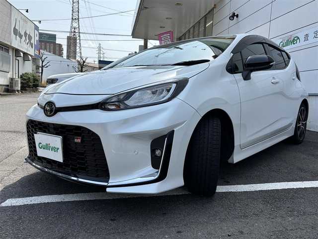 トヨタ アクア GRスポーツ 茨城県 2023(令5)年 2.8万km プラチナホワイトパールマイカ 純正10.5DA/(BT/フルセグ)/バックカメラ/衝突軽減ブレーキ/レーンアシスト/コーナーセンサー/レーダークルーズ/ETC2.0/ステアリングスイッチ/オートハイビーム/ハーフレザーシート/シートヒーター/純正17インチAW