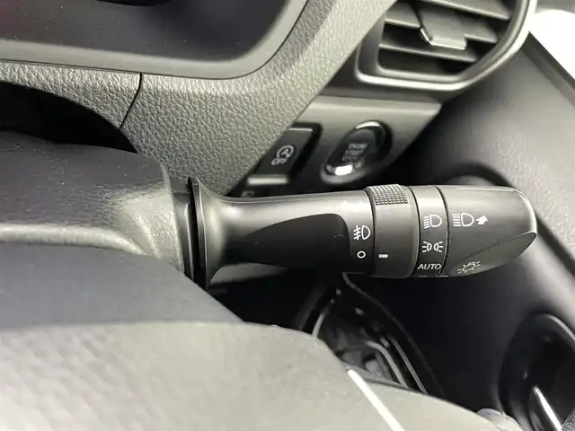 トヨタ エスクァイア Gi プレミアムパッケージ ブラックテーラード 熊本県 2019(令1)年 6.6万km ブラック アルパイン11インチナビEX11Z（ＣＤ・ＤＶＤ・フルセグ・ＢＴ・ＳＤ）/バックカメラ　/アルパインフリップダウンモニター/ビルトインＥＴＣ　/両側パワースライドドア　/前後クリアランスソナー　/モデリスタエアロ（Ｆ・Ｓ・Ｒ）/トヨタセーフティーセンス/・プリクラッシュセーフティ/・レーンディパーチャーアラート/・オートマチックハイビーム/・クルーズコントロール/横滑り防止/アイドリングストップ/前席シートヒーター/ステアリングヒーター/デジタルインナーミラー/ハーフレザーシート/純正フロアマット/社外１７インチAW/社外マフラー/オートライト/LEDヘッドライト/スマートキー/プッシュスタート/