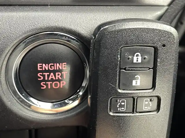 トヨタ エスクァイア Gi プレミアムパッケージ ブラックテーラード 熊本県 2019(令1)年 6.6万km ブラック アルパイン11インチナビEX11Z（ＣＤ・ＤＶＤ・フルセグ・ＢＴ・ＳＤ）/バックカメラ　/アルパインフリップダウンモニター/ビルトインＥＴＣ　/両側パワースライドドア　/前後クリアランスソナー　/モデリスタエアロ（Ｆ・Ｓ・Ｒ）/トヨタセーフティーセンス/・プリクラッシュセーフティ/・レーンディパーチャーアラート/・オートマチックハイビーム/・クルーズコントロール/横滑り防止/アイドリングストップ/前席シートヒーター/ステアリングヒーター/デジタルインナーミラー/ハーフレザーシート/純正フロアマット/社外１７インチAW/社外マフラー/オートライト/LEDヘッドライト/スマートキー/プッシュスタート/