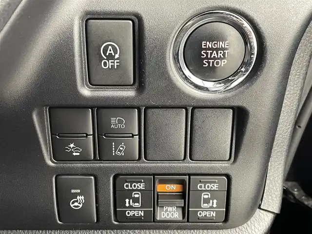 トヨタ エスクァイア Gi プレミアムパッケージ ブラックテーラード 熊本県 2019(令1)年 6.6万km ブラック アルパイン11インチナビEX11Z（ＣＤ・ＤＶＤ・フルセグ・ＢＴ・ＳＤ）/バックカメラ　/アルパインフリップダウンモニター/ビルトインＥＴＣ　/両側パワースライドドア　/前後クリアランスソナー　/モデリスタエアロ（Ｆ・Ｓ・Ｒ）/トヨタセーフティーセンス/・プリクラッシュセーフティ/・レーンディパーチャーアラート/・オートマチックハイビーム/・クルーズコントロール/横滑り防止/アイドリングストップ/前席シートヒーター/ステアリングヒーター/デジタルインナーミラー/ハーフレザーシート/純正フロアマット/社外１７インチAW/社外マフラー/オートライト/LEDヘッドライト/スマートキー/プッシュスタート/