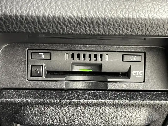 トヨタ エスクァイア Gi プレミアムパッケージ ブラックテーラード 熊本県 2019(令1)年 6.6万km ブラック アルパイン11インチナビEX11Z（ＣＤ・ＤＶＤ・フルセグ・ＢＴ・ＳＤ）/バックカメラ　/アルパインフリップダウンモニター/ビルトインＥＴＣ　/両側パワースライドドア　/前後クリアランスソナー　/モデリスタエアロ（Ｆ・Ｓ・Ｒ）/トヨタセーフティーセンス/・プリクラッシュセーフティ/・レーンディパーチャーアラート/・オートマチックハイビーム/・クルーズコントロール/横滑り防止/アイドリングストップ/前席シートヒーター/ステアリングヒーター/デジタルインナーミラー/ハーフレザーシート/純正フロアマット/社外１７インチAW/社外マフラー/オートライト/LEDヘッドライト/スマートキー/プッシュスタート/