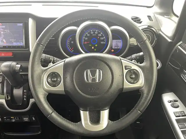 ホンダ Ｎ ＢＯＸ カスタム ターボ SSパッケージ 熊本県 2016(平28)年 5.7万km プレミアムベルベットパープル・パール 社外ナビ（ＣＤ・ＤＶＤ・フルセグ・ＢＴ）/バックカメラ　/ビルトインＥＴＣ　/社外前後ドライブレコーダー　/両側パワースライドドア　/クルーズコントロール　/衝突軽減ブレーキ　/横滑り防止　/前席シートヒーター/ハーフレザーシート/オートリトラミラー/社外フロアマット/純正１５インチAW/オートライト/HIDライト/フォグランプ/スマートキー/プッシュスタート/スペアキー1本