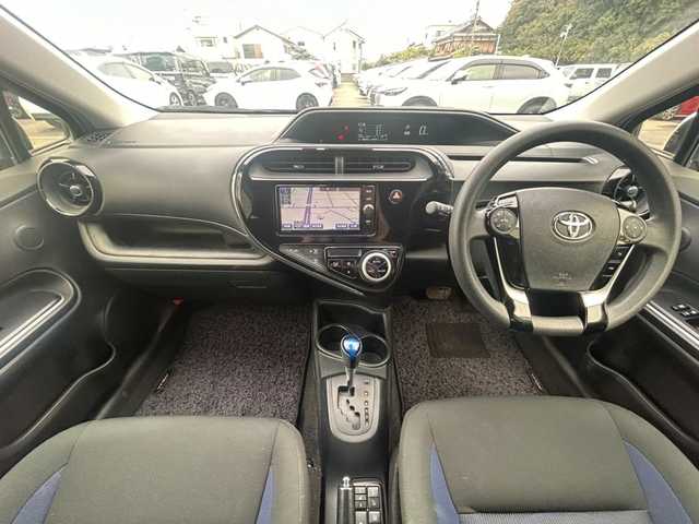 トヨタ アクア S 大阪府 2017(平29)年 5.3万km ライムホワイトパールクリスタルシャイン 純正ナビ　/バックカメラ　/フルセグ　/前席シートヒーター　/プリクラッシュセーフティ　/レーンキープアシスト　/オートハイビーム　/ドライブレコーダー　/ＬＥＤヘッドライト　/ビルトインＥＴＣ　/スマートキー×２