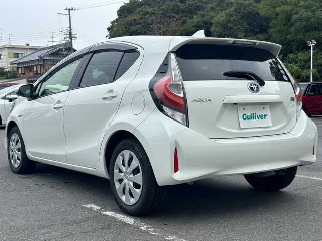 トヨタ アクア S 大阪府 2017(平29)年 5.3万km ライムホワイトパールクリスタルシャイン 純正ナビ　/バックカメラ　/フルセグ　/前席シートヒーター　/プリクラッシュセーフティ　/レーンキープアシスト　/オートハイビーム　/ドライブレコーダー　/ＬＥＤヘッドライト　/ビルトインＥＴＣ　/スマートキー×２