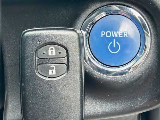 トヨタ アクア S 大阪府 2017(平29)年 5.3万km ライムホワイトパールクリスタルシャイン 純正ナビ　/バックカメラ　/フルセグ　/前席シートヒーター　/プリクラッシュセーフティ　/レーンキープアシスト　/オートハイビーム　/ドライブレコーダー　/ＬＥＤヘッドライト　/ビルトインＥＴＣ　/スマートキー×２