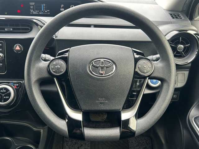 トヨタ アクア S 大阪府 2017(平29)年 5.3万km ライムホワイトパールクリスタルシャイン 純正ナビ　/バックカメラ　/フルセグ　/前席シートヒーター　/プリクラッシュセーフティ　/レーンキープアシスト　/オートハイビーム　/ドライブレコーダー　/ＬＥＤヘッドライト　/ビルトインＥＴＣ　/スマートキー×２