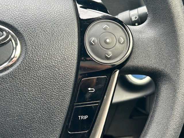 トヨタ アクア S 大阪府 2017(平29)年 5.3万km ライムホワイトパールクリスタルシャイン 純正ナビ　/バックカメラ　/フルセグ　/前席シートヒーター　/プリクラッシュセーフティ　/レーンキープアシスト　/オートハイビーム　/ドライブレコーダー　/ＬＥＤヘッドライト　/ビルトインＥＴＣ　/スマートキー×２