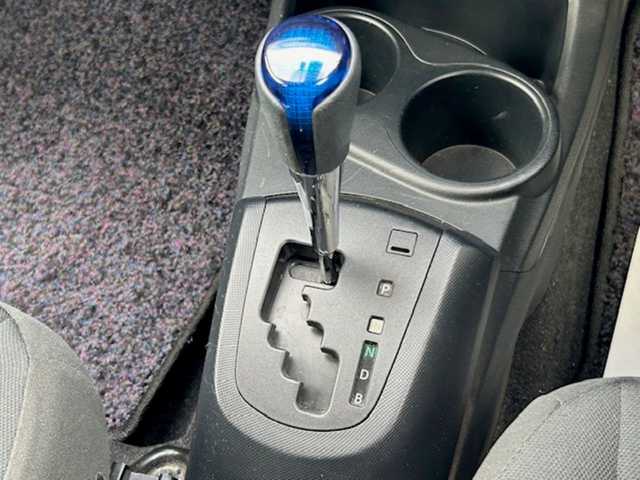 トヨタ アクア S 大阪府 2017(平29)年 5.3万km ライムホワイトパールクリスタルシャイン 純正ナビ　/バックカメラ　/フルセグ　/前席シートヒーター　/プリクラッシュセーフティ　/レーンキープアシスト　/オートハイビーム　/ドライブレコーダー　/ＬＥＤヘッドライト　/ビルトインＥＴＣ　/スマートキー×２