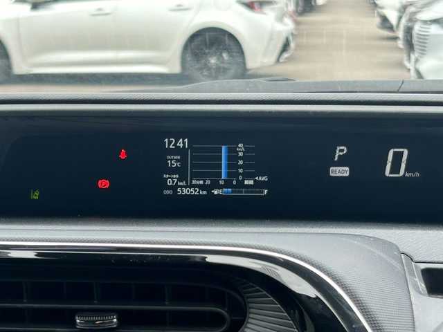 トヨタ アクア S 大阪府 2017(平29)年 5.3万km ライムホワイトパールクリスタルシャイン 純正ナビ　/バックカメラ　/フルセグ　/前席シートヒーター　/プリクラッシュセーフティ　/レーンキープアシスト　/オートハイビーム　/ドライブレコーダー　/ＬＥＤヘッドライト　/ビルトインＥＴＣ　/スマートキー×２