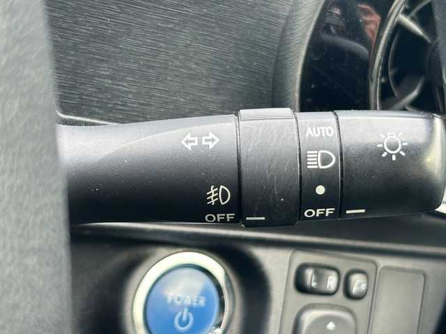 トヨタ アクア S 大阪府 2017(平29)年 5.3万km ライムホワイトパールクリスタルシャイン 純正ナビ　/バックカメラ　/フルセグ　/前席シートヒーター　/プリクラッシュセーフティ　/レーンキープアシスト　/オートハイビーム　/ドライブレコーダー　/ＬＥＤヘッドライト　/ビルトインＥＴＣ　/スマートキー×２