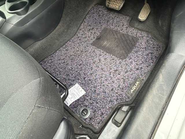 トヨタ アクア S 大阪府 2017(平29)年 5.3万km ライムホワイトパールクリスタルシャイン 純正ナビ　/バックカメラ　/フルセグ　/前席シートヒーター　/プリクラッシュセーフティ　/レーンキープアシスト　/オートハイビーム　/ドライブレコーダー　/ＬＥＤヘッドライト　/ビルトインＥＴＣ　/スマートキー×２