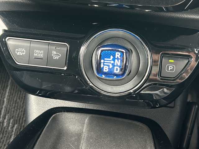 トヨタ プリウス ＰＨＶ A レザーパッケージ 千葉県 2017(平29)年 13.2万km ホワイトパールクリスタルシャイン モデリスタエアロ　１１．６型メーカーナビ　バックカメラ　レザーシート　２．０ＥＴＣ　ステアヒーター　シートヒーター　パーキングアシスト　セーフティセンス　インテリジェントソナー　ＢＳＭ スマートキー