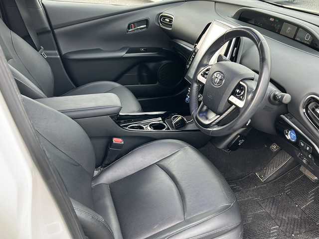 トヨタ プリウス ＰＨＶ A レザーパッケージ 千葉県 2017(平29)年 13.2万km ホワイトパールクリスタルシャイン モデリスタエアロ　１１．６型メーカーナビ　バックカメラ　レザーシート　２．０ＥＴＣ　ステアヒーター　シートヒーター　パーキングアシスト　セーフティセンス　インテリジェントソナー　ＢＳＭ スマートキー