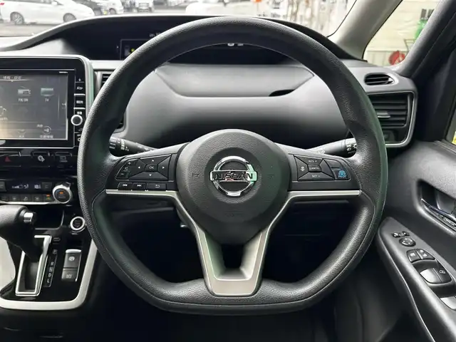 日産 セレナ X 宮城県 2016(平28)年 12.4万km ダイヤモンドブラック セーフティパッケージB/・プロパイロット/・車線逸脱防止支援システム/・SRSエアバッグ（カーテン/サイド）/・アラウンドビューモニター/・スマートルームミラー/・ステアリングスイッチ/・踏み間違い衝突防止アシスト/・インテリジェントパーキングアシスト/・進入禁止標識検知/・ふらつき警報/・フロント・バックソナー/・ヒーター付ドアミラー/・インテリジェントキー/・プッシュスタート/・電動パーキングブレーキ/・オートブレーキホールド/両側パワースライドドア/＝＝＝/エマージェンシーブレーキ/車線逸脱警報/純正9型ナビ（MM516D-L）/【CD・DVD・SD・BT・フルセグTV】/社外ドライブレコーダー/アイドリングストップ/ウィンカーミラー/スマートキーX２/ETC