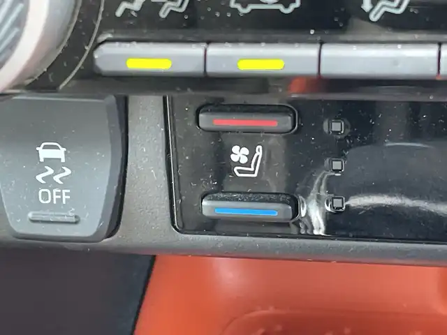 トヨタ ＲＡＶ４ アドベンチャー 千葉県 2022(令4)年 2.9万km アーバンカーキ TRDエアロ/純正9インチビ/(Bluetooth/TV/CD/DVD)/ブラインドスポットモニター/バックカメラ/衝突被害軽減システム/車線逸脱警報/クルーズコントロール/レザーシート/横滑り防止装置/ETC/ドライブレコーダー/アイドリングストップ/LEDヘッドライト/フォグランプ/オートライト/ウィンカーミラー/電動格納ミラー/純正19インチAW/シートヒーター/エアシート/シートリフター/ステアリングヒーター/プッシュスタート/スマートキー/フロアマット/ドアバイザー/スペアキー/取扱説明書/保証書